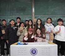 拼搏成就辉煌的前一句 拼搏成就辉煌的前一句